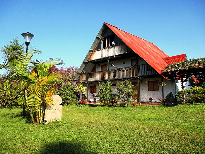 Exterior de Casa Techo Rojo